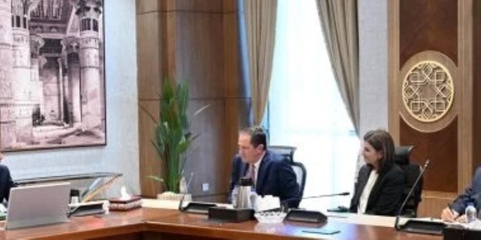 رئيس الوزراء يلتقى رئيس مجلس الإدارة والرئيس التنفيذى لشركة "سيسكو"
