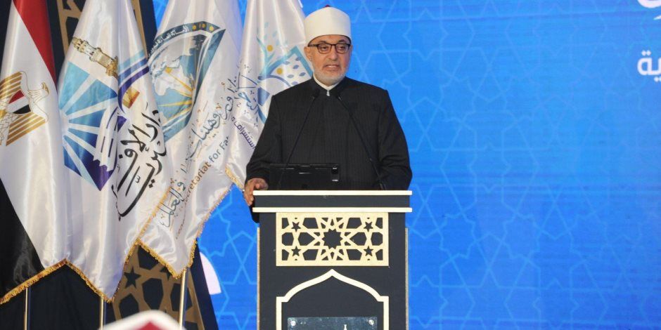 مفتي الجمهوريةِ: الدولة أدركت مبكرًا خطورةَ التحدياتِ التي تواجهُ الأسرة فبادرت بصياغةِ قوانين الأحوالِ الشخصيةِ