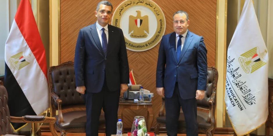 وزير التعليم العالي ومحافظ البحر الأحمر يبحثان دعم التنمية بالمحافظة وتعزيز التعاون المشترك
