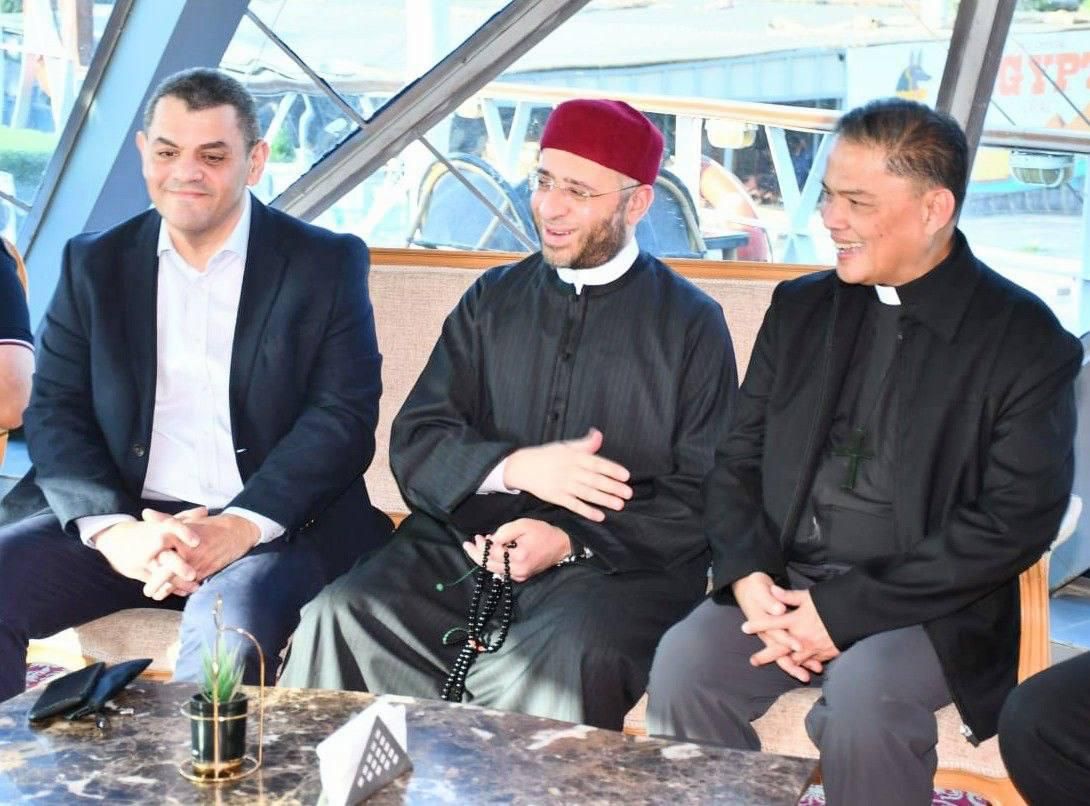 وزير الأوقاف يصطحب رئيس مجلس الأساقفة الفلبيني في رحلة نيلية لتعزيز قيم الأخوة والسلام