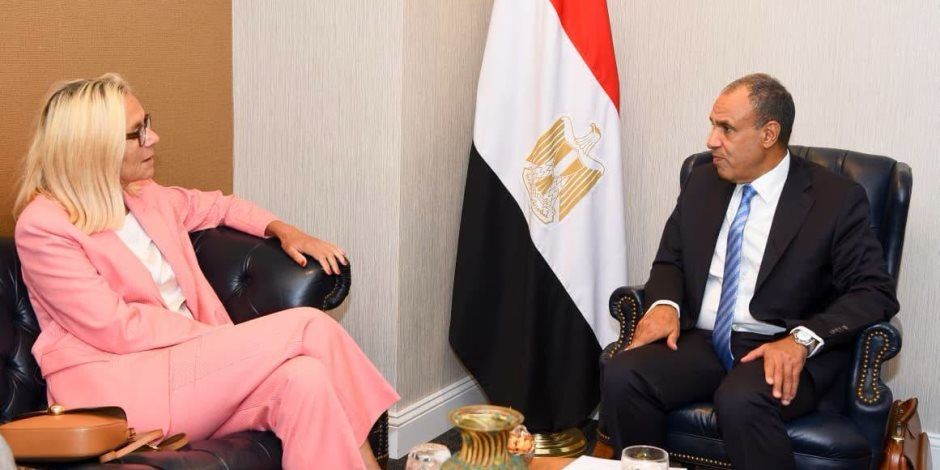 وزير الخارجية يلتقي مع سيجريد كاج نائبة رئيس وزراء هولندا السابقة