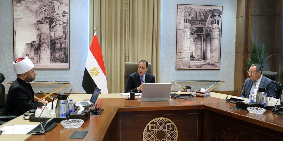 رئيس الوزراء يواصل اجتماعاته التحضيرية بلقاء وزيري الأوقاف والتعليم العالي القائم بأعمال وزير الثقافة