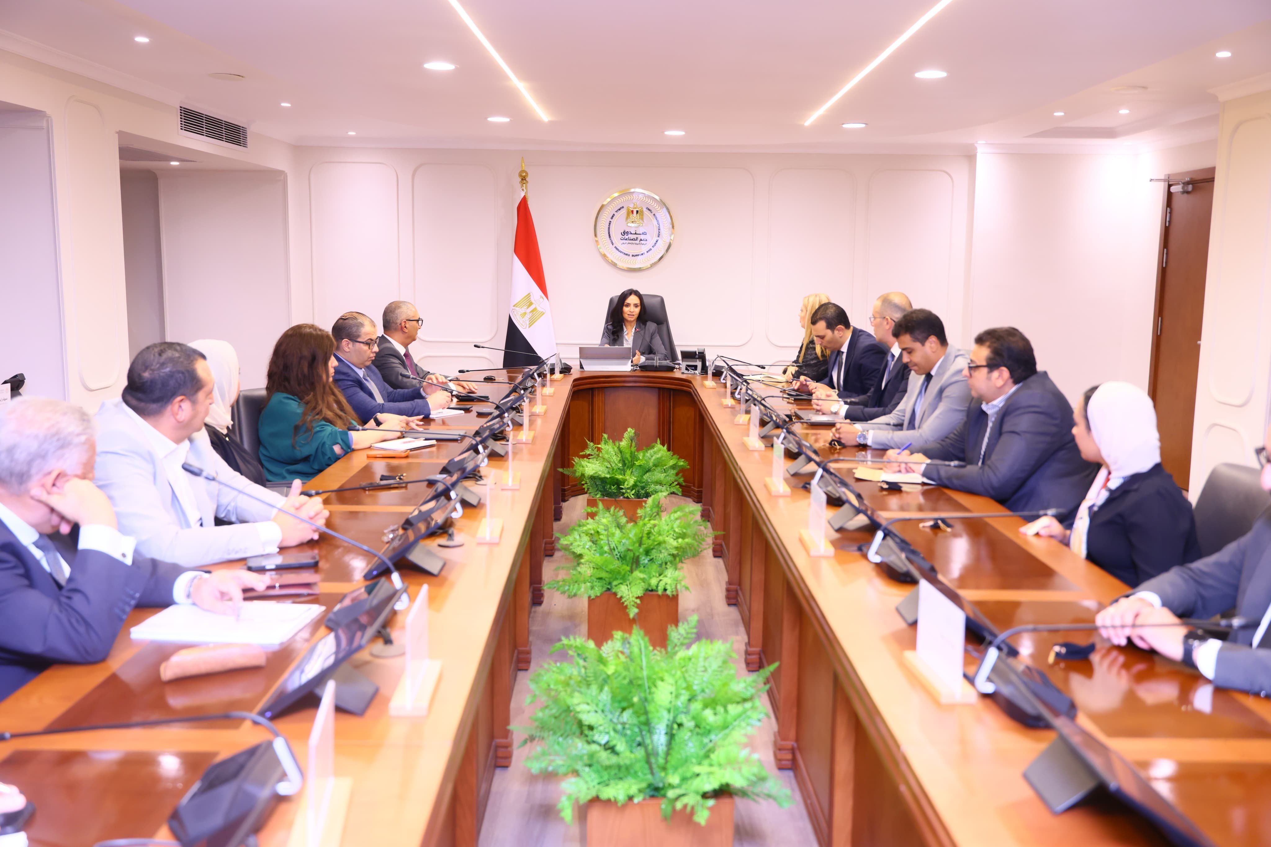 وزيرة التضامن تفتتح معرض صندوق دعم الصناعات الريفية والبيئية بالعجوزة