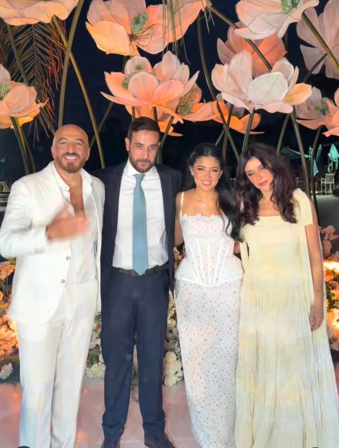 غادة عادل ومجدي الهواري يحتفلان بخطوبة ابنتهما مريم تحتفل الفنانة غادة عادل وطليقها المخرج والمنتج مجدي الهواري بخطوبة ابنتهما مريم.ونشر منظم الأفراح أحمد ياسين إقرأ المزيد