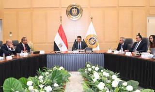 وزير الصناعة يبحث مع الجمعية المصرية للاستثمار المباشر سبل التعاون في مجالات الاستثمار الصناعي